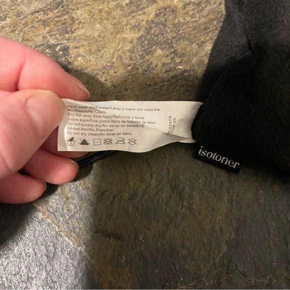 NWOT Isotoner Black Chevron Gloves - Picture 11 of 12